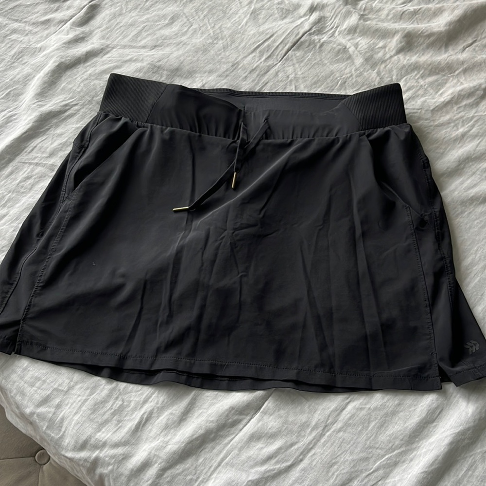 Target all in motion golf skirt. Built in shorts, size large